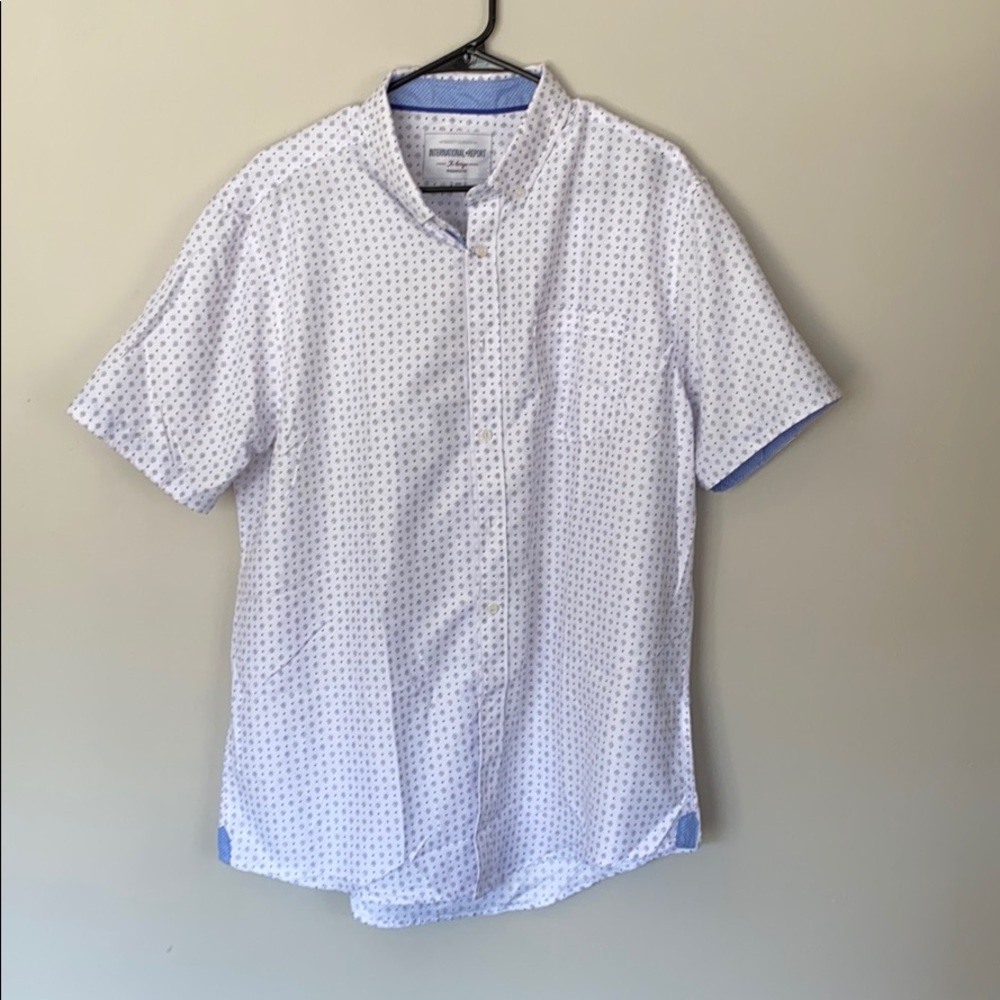 International report short sleeve button down